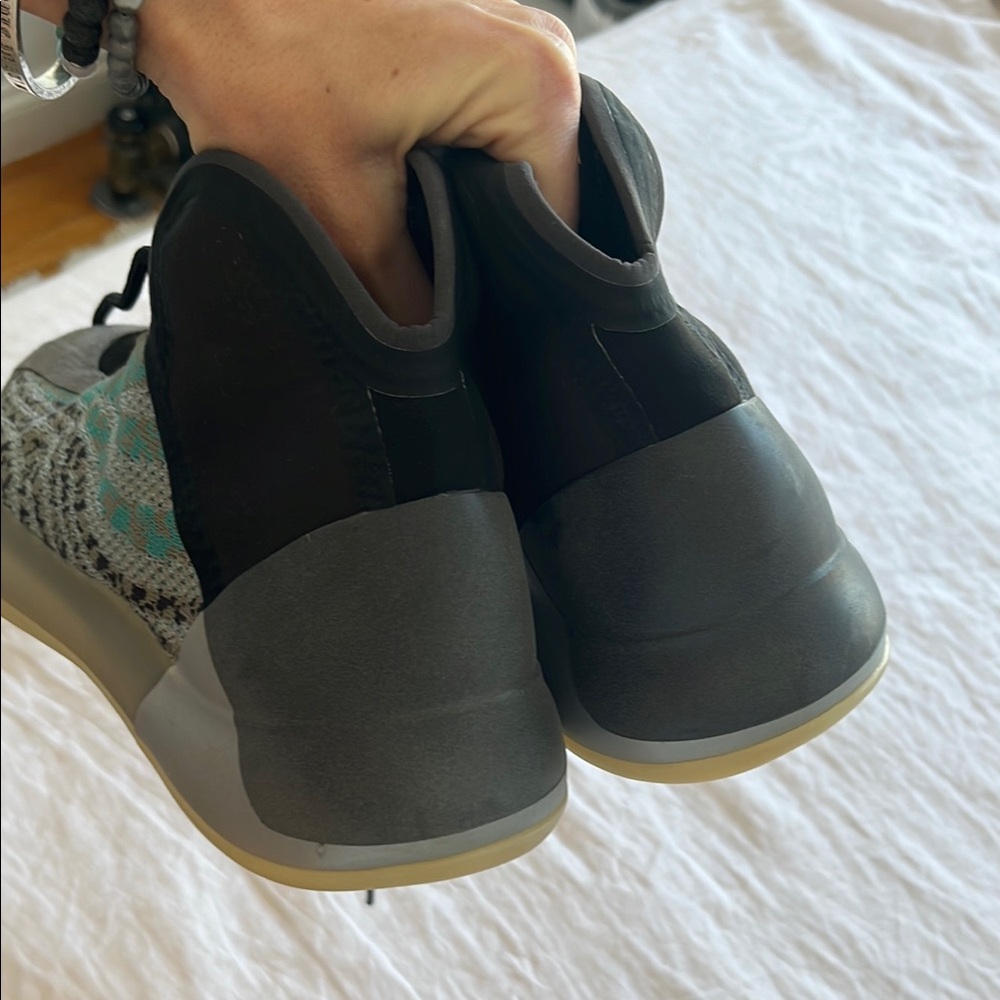 Yeezy Gray and Blue Athletic Shoes with High-Top Design - Picture 3 of 5